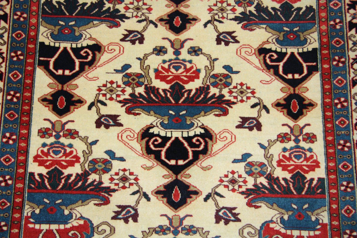 Afghan Teppich 135 x 114 cm - beige