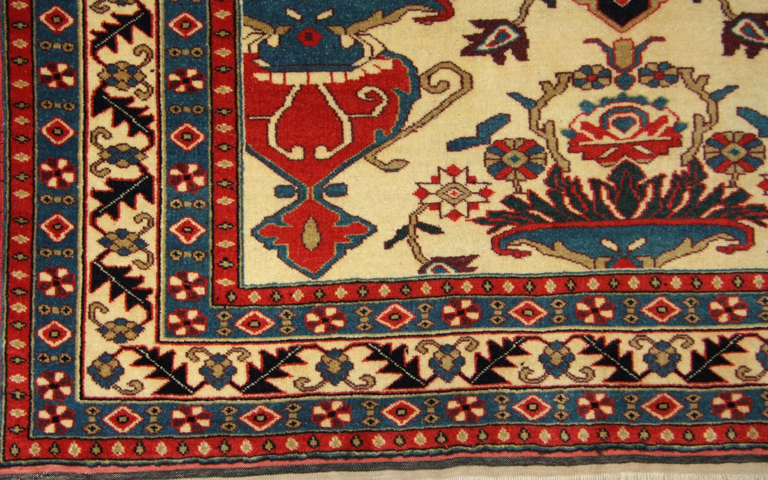 Afghan Teppich 135 x 114 cm - beige